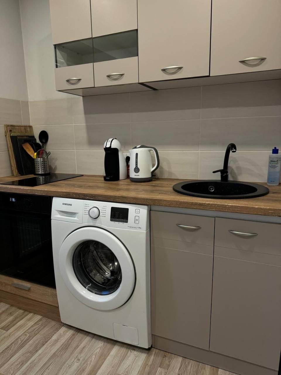 City Center Apartment Liepāja Екстериор снимка